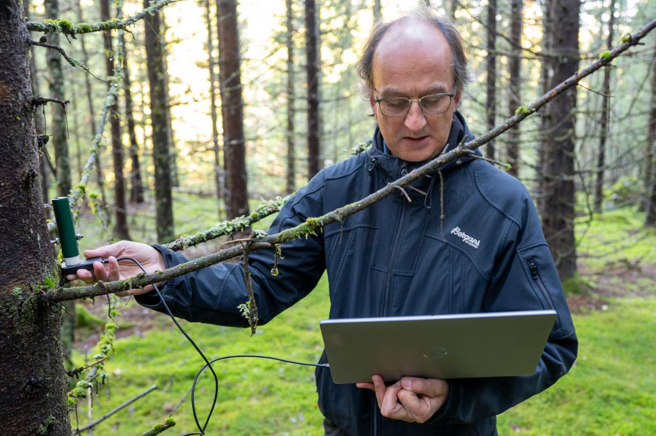 Paal Krokene laster ned målinger 8 - Foto Lars Sandved Dalen - NIBIO