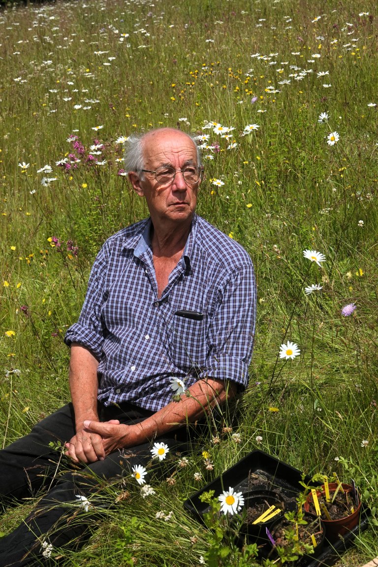 Den pensjonerte kirurgen Svante Malmgren er en av verdens fremste eksperter på orkideer. Foto: Morten Günther