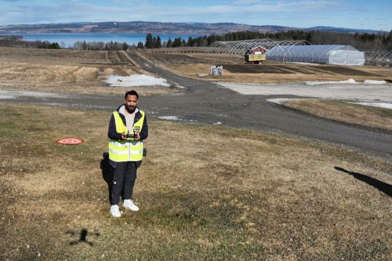Hafeez Ur Rehman, researcher at NIBIO.  NIBIO will not only strengthen its own research capacity but also open doors for breeders, farmers, and scientists across Norway to test new crop varieties, measure yield and quality, and understand how plants perform under changing climates. Photo: NIBIO