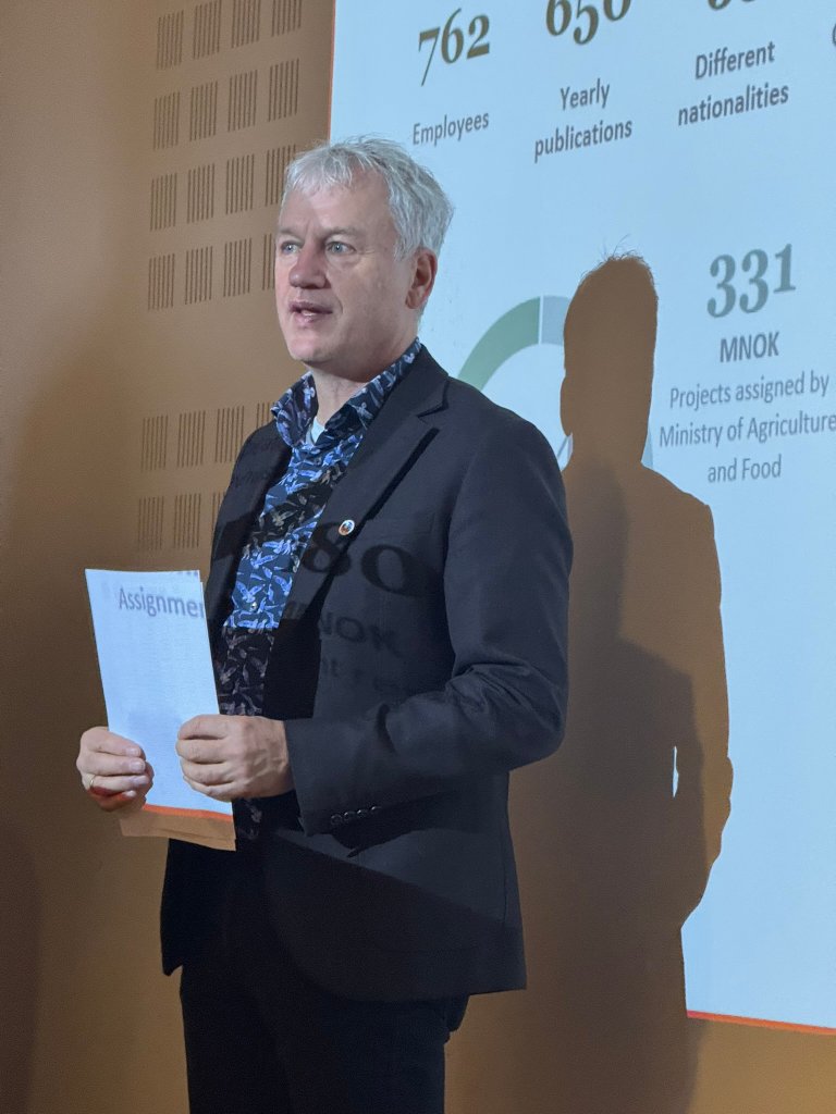Thomas Hartnik, Director of NIBIO’s Division of Environment and Natural Resources, provided an overview of NIBIO’s work and highlighted possible joint research themes. Photo: Siri Elise Dybdal