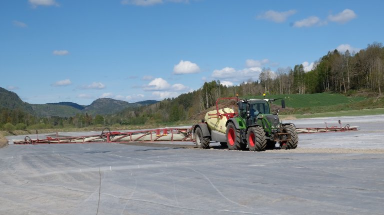 Sprøyting av gulrotåker_Vestfold_Foto Kjersti Kildahl2.JPG