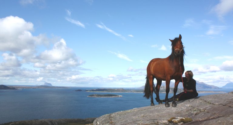 Lykke og Grete på fjellet.jpg