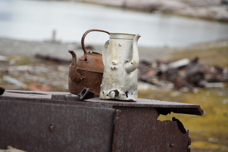 Remains from the houses in the mining town of London on Blomstrandhalvøya in Kongsfjorden, Svalbard. Photo: Anne-Cathrine Flyen, NIKU