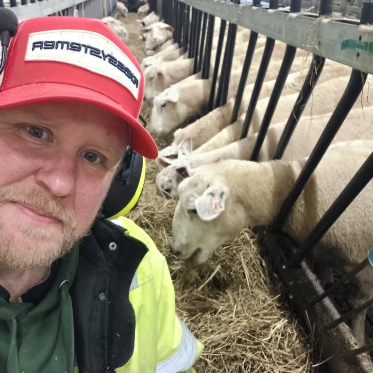– Det er helt avgjørende at vi har møteplasser for næringen, sier Andreas Larsen, bonde og leder for Troms Bondelag. Foto: Privat