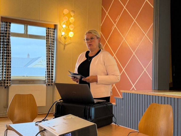 Ordfører Cecilie Dahl-Jørgensen Pind ønsket velkommen til workshopen og framhevet at lokal kunnskap er viktig når Nordre Follo kommune og samarbeidspartnerne skal finne tiltak mot flom og erosjon i Kråkstadelva. Foto: Kathrine Torday Gulden