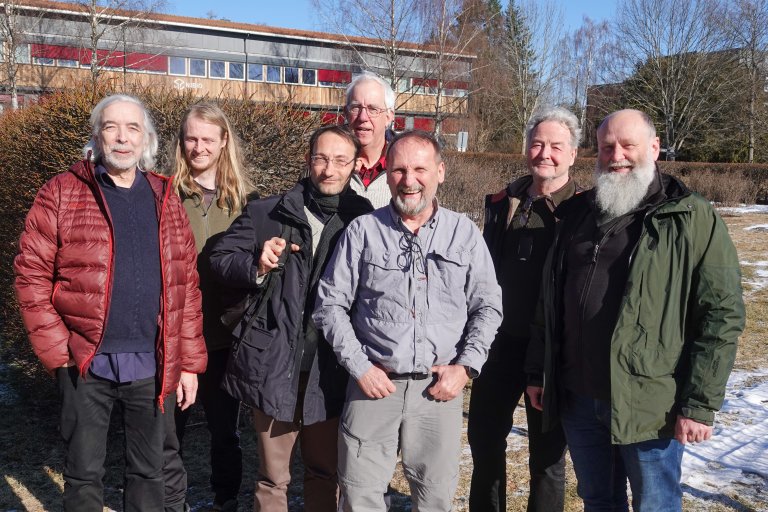 Fra venstre: Lawrence Richard Kirkendall (Universitetet i Bergen, Norge/USA), Mathias Just Justesen (Københavns Universitet, Danmark), Massimo Faccoli (Universitetet i Padova, Italia), Åke Lindelöw (Sveriges Lantbruksuniversitet/Sverige), Boris Hrasovec (Universitetet i Zagreb/Kroatia), Torstein Kvamme (NIBIO/Norge) og Miloš Knížek (Forestry and Game Management Research Institute/Tsjekkia). Foto: Morten Günther