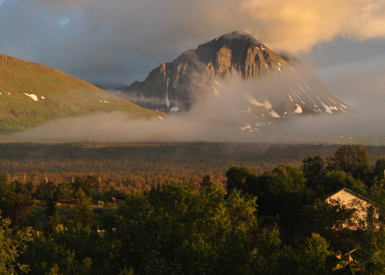 Bentsjordtinden_1096m_photo by JuttaKapfer