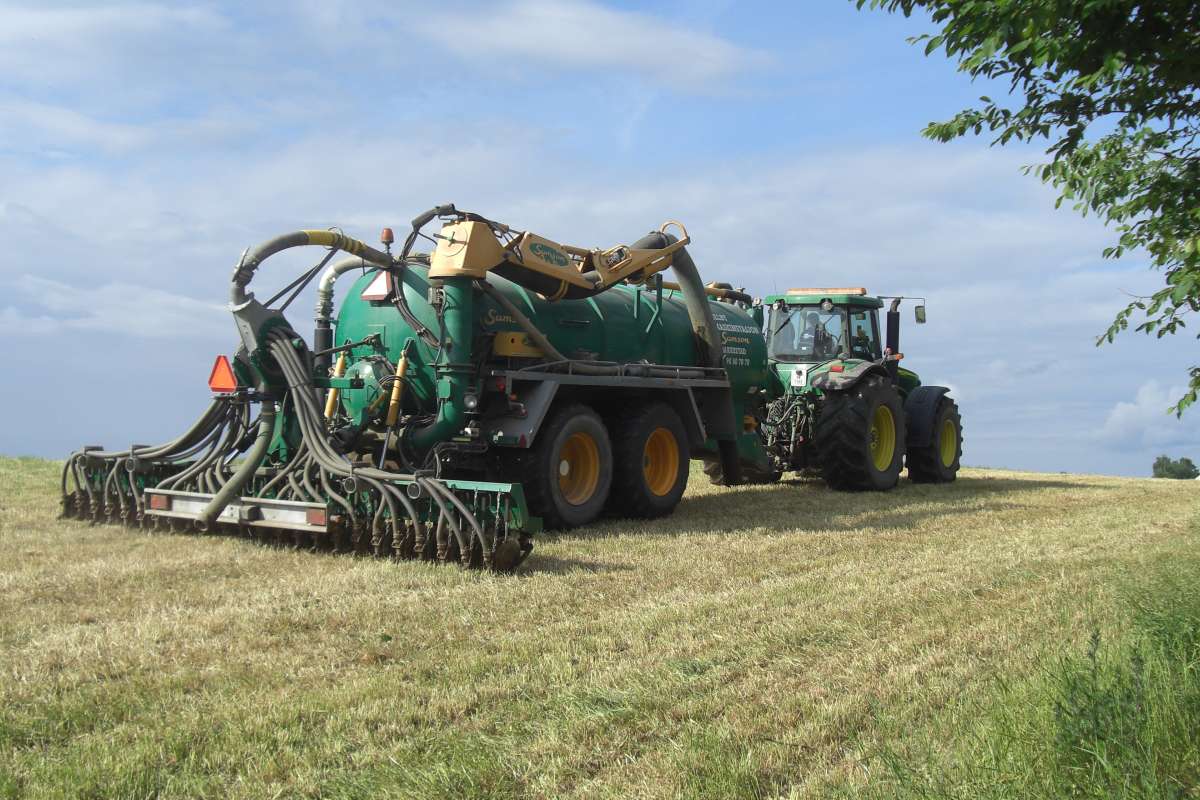 Gjødselnedfelling reduserer lukt og unødig utslepp_Foto Svein Skøien_ 20080613_07_34_11