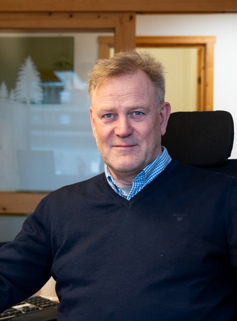 I Norge har det vært en skepsis mot høstplanting av furu, uten at man egentlig har hatt noen god forklaring på hvorfor det er slik. Denne undersøkelsen viser imidlertid at furu godt kan plantes om høsten, sier fagsjef skogskjøtsel i Glommen Mjøsen Skog, Sverre Holm. Foto: Hans Haug
