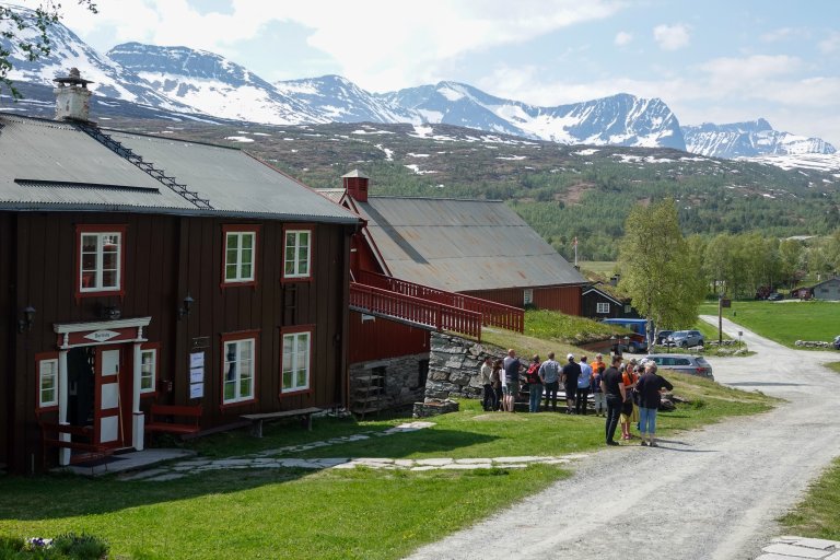 Bortistu Gjestegard på Oppdal dannet en fantastisk ramme da NIBIO inviterte til teknologiseminar for saue- og geitenæringa tidligere i sommer. Foto: Morten Günther