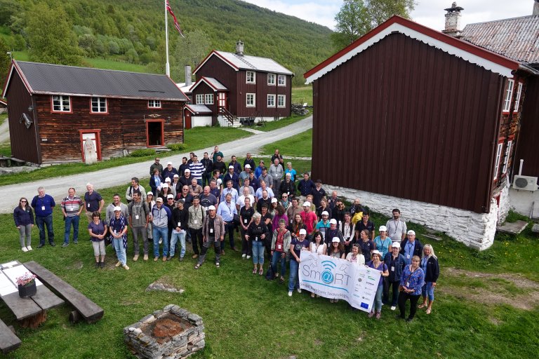 Tidligere i sommer var drøyt hundre bønder, forskere, rådgivere og representanter for ulike teknologimiljøer samlet til internasjonal workshop på Oppdal i Trøndelag. Målet var å utveksle kunnskap og erfaring om teknologi i småfenæringa. Foto: Morten Günther