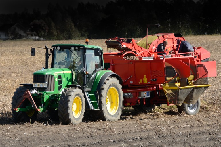 Traktor-1 - Foto Geir-Harald Strand - NIBIO.jpg