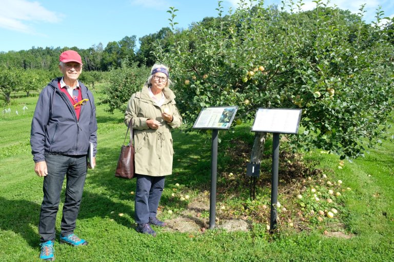 Hagegruppene_Lier_ved_Olav Garås og_Anne_Marie_Heggemsnes.JPG