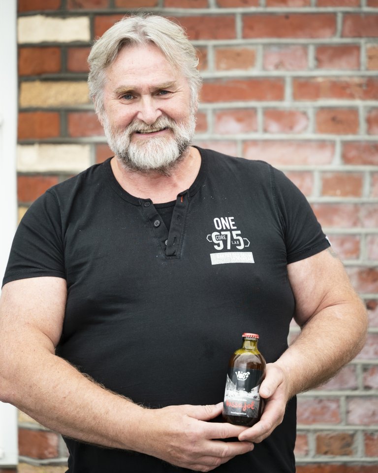 Atle Ove Martinussen seier at den tradisjonelle kveik-brygginga på indre Vestlandet kan vere ein av dei eldste levande ølbryggartradisjonane i verda! Kanskje også den eldste. Foto: Lars Sandved Dalen / NIBIO