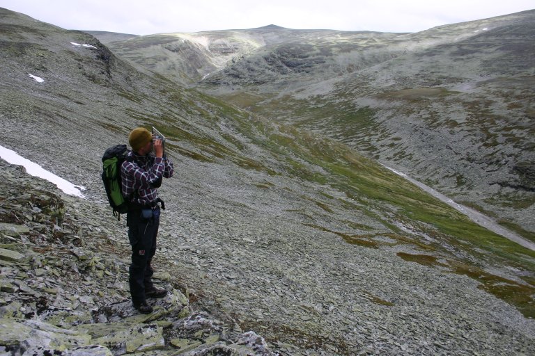 Anders Bryn kartlegger i Rondane_Foto-Yngve Rekdal