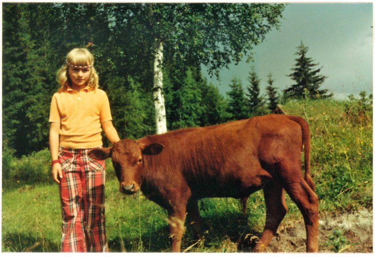 Ninas første møte med ei ku var osv. text kommer_Foto privat.jpg