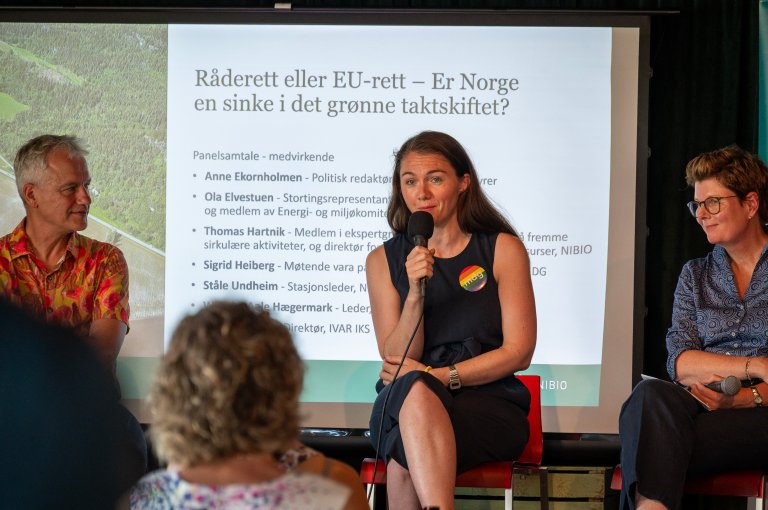 Sigrid Heiberg (MDG) tok et oppgjør med Norges overforbruk og manglende debatt om vekst. – Vi snakker pent om sirkulære konsepter, men planen vår er fortsatt å tredoble forbruket. Det er ingen reell debatt om dette, sa hun. Foto: Erling Fløistad