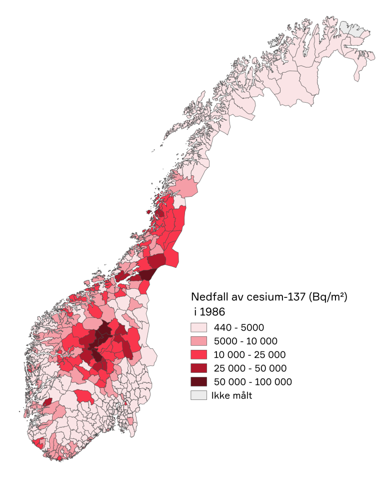 Kartet viser konsentrasjonen av cesium-137 i det øverste jordlaget i 1986, basert på landsomfattende prøvetaking. Kilde: Direktoratet for strålevern og atomsikkerhet