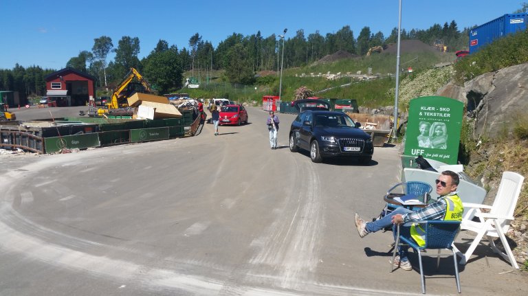 Atle WH intervjuer brukere på Bølstad - foto Eirik Nordhagen NIBIO.jpg