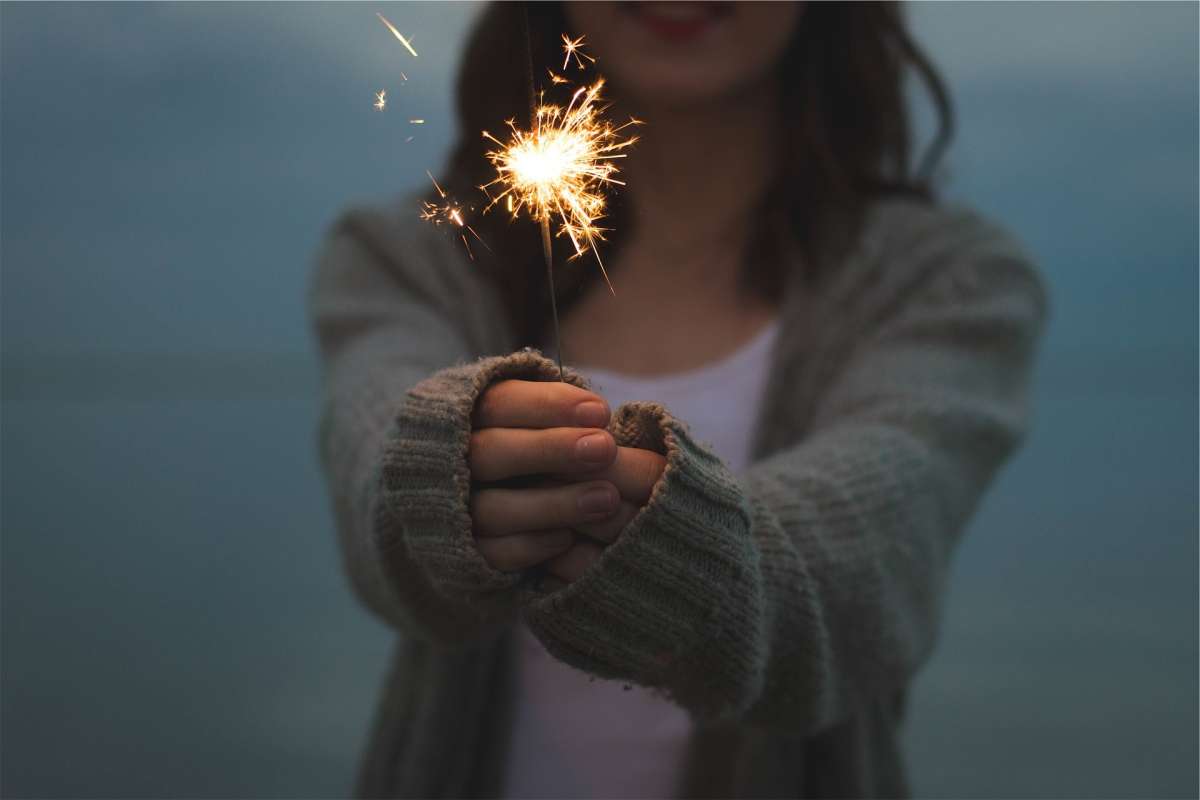 sparkler-677774_1920