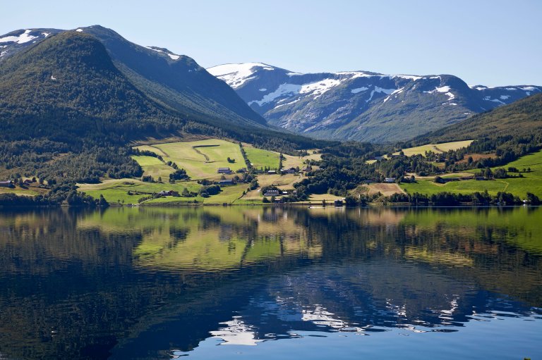 Sandal v Jølstravatnet_Sogn og Fjordane_foto Oskar Puschmann NIBIO