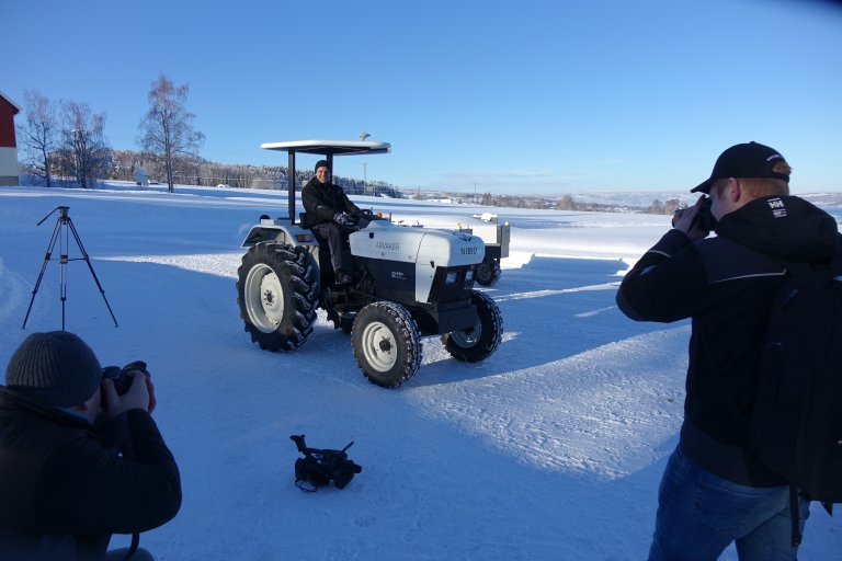 apelsvoll traktor m fotografer.j.sch.JPG