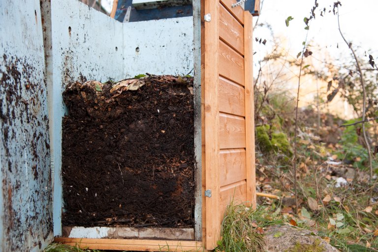 I prosjektet skal flere metoder for håndtering av planteavfall undersøkes. Metodene er blant annet vanlig lagring i deponi, biogassproduksjon, varmkompostering og ulike kombinasjoner av disse. Foto: Ragnar Våga Pedersen