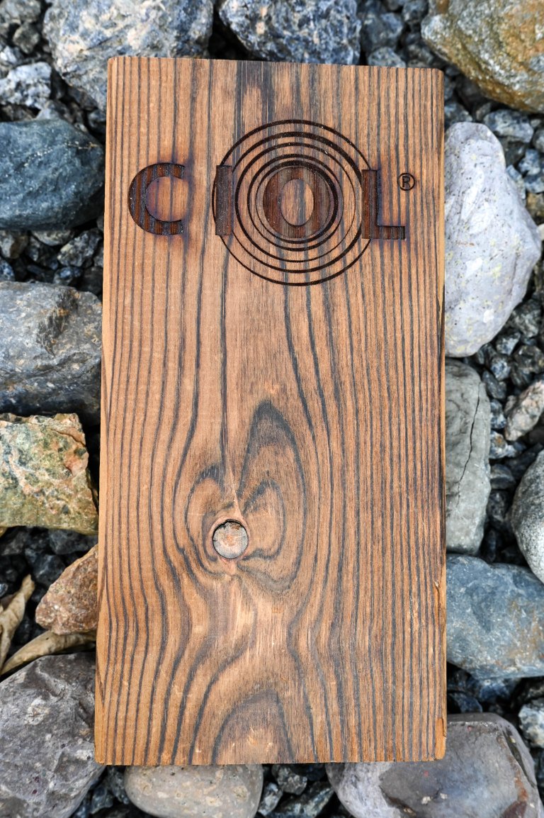 CIOL® er et nytt tremodifisert produkt som er laget på basis av sorbitol og sitronsyre. Foreløpige marintester viser lovende resultater for bruk i sjøvann. Det er forskere på avdeling treteknologi i NIBIO som står bak innovasjonen, som foreløpig er i salg i begrenset opplag. Foto: Anette Tjomsland Spilling