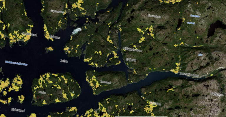 Bildet viser små og spredte jordbruksarealer på Vestlandet. I slike områder er det også en større andel jordbruksareal som kan være ute av drift. Kilden.nibio.no, © Geovekst