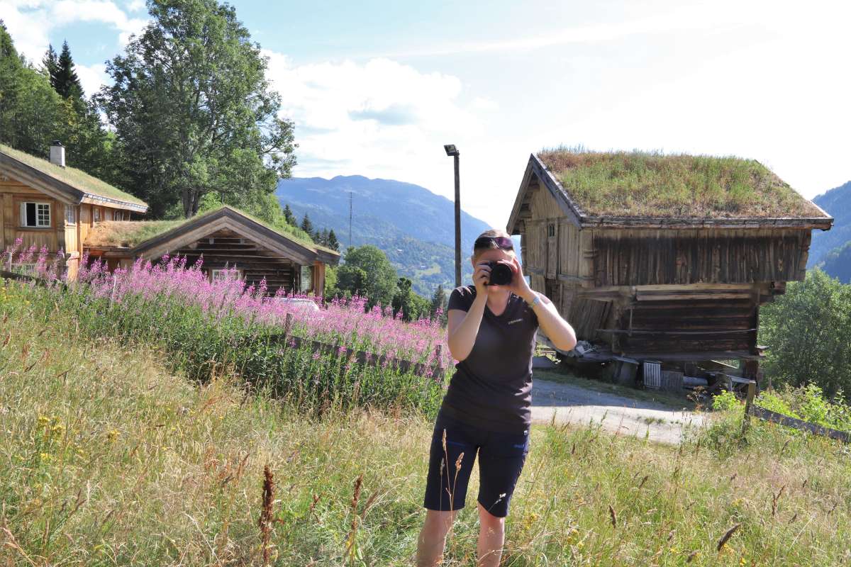 20180706_forsker Ulrike Bayr NIBIO_Hjartdal_Telemark_Foto Oskar Puschmann_cropped