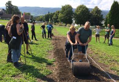 Kurs - Etabl. av blosmotereng på Vea fagskole. Foto Trygve