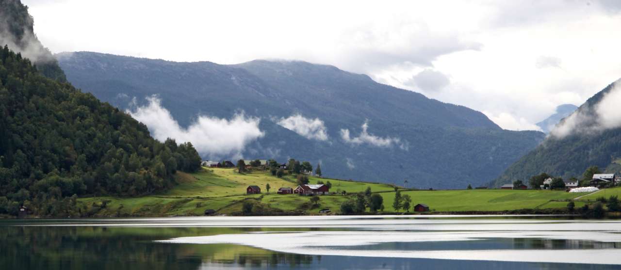 Barsnesfjorden_Sogndal_Sogn og Fjordane_Foto Oskar Puschmann