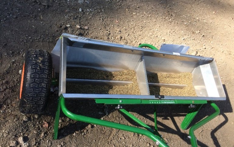 Blomstereng-Håndskjøvet-seed-dropper.jpg